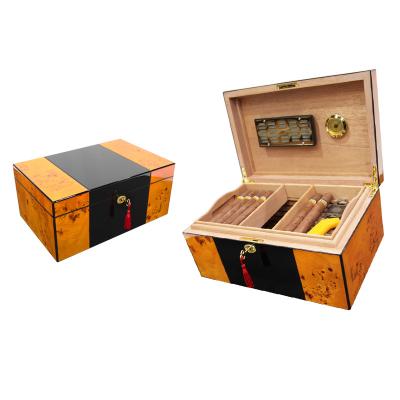 China Recycled Materials Customized High Glossy Lacquer Cedar Wooden Humidor Cigar Packaging Boxes for sale