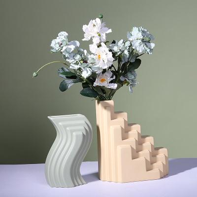 China Minimalist Home Decor Large Flower Vase Line Shape Vase Ceramic Face Table Colorful Vase for sale