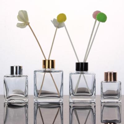 China The manufacturer knows that 55ml transparent glass bottle with cap square aromatherapy bottle zu verkaufen