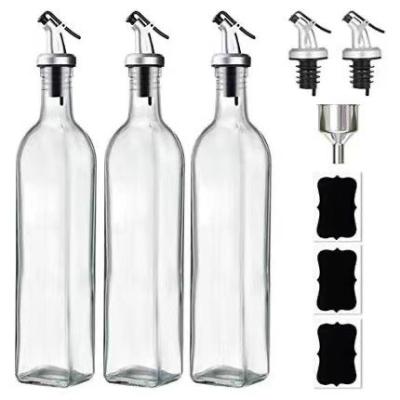 China Condiment Saude 16 oz 250ml 500ml Square Cooking Olive Oil Glass Bottle Empty Glass Vinegar Bottles with Pourer Spout in Kitchen zu verkaufen