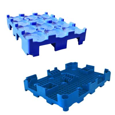 China Single Faced HDPE Standard Size Heavy Duty Gallon Stacking Plastic Pallet For Water Dispensing Bottles for sale