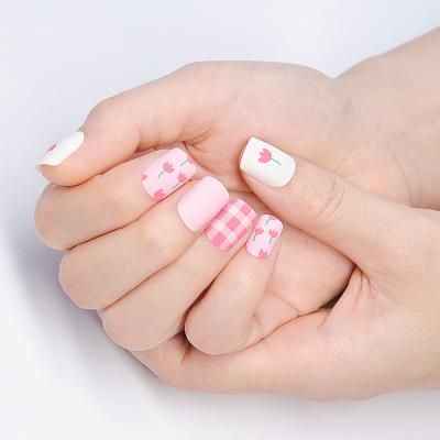 China Beautiful Design Flowers Vitality Nails Pink Girlishness Frosted Texture Short Fashion Nails for sale