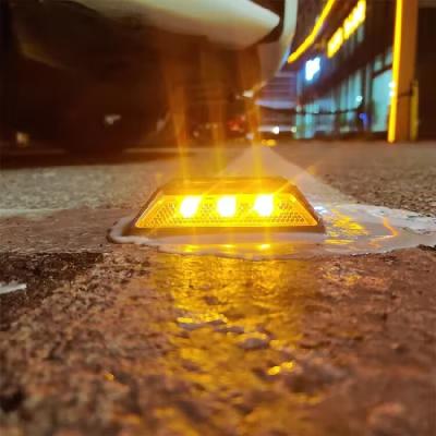 China Cast Aluminum LED Solar Road Studs For Road Traffic Safety Warning for sale