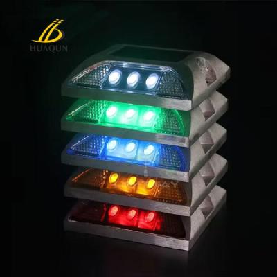 Chine LED Solar Flashing Road Studs imperméable à l'eau pour l'utilisation et la sécurité des panneaux de signalisation à vendre