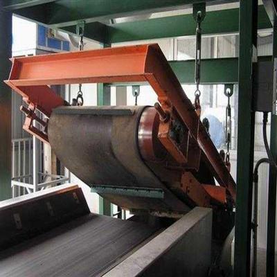 China Self-cleaning Iron Conveyor Belt Magnetic Separator for Streamlined Production Process for sale