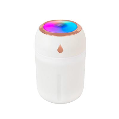 China New Car Wholesale Price Mini Cool Mist Humidifier Portable Car Usb Hot With 7c Light Change for sale