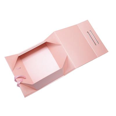 China Low MOQ Biodegradable Custom Luxury Foldable Pink Cardboard Box With Magnet For Gift for sale