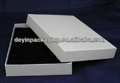 China Recycled Materials White Packaging Box For Gift for sale