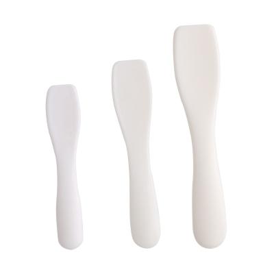 China Small 6.2cm PP White Plastic Cosmetic PS Mask Face Cream Facial Spatula, Eye Cream Spoon, Spatula For Makeup Cream for sale