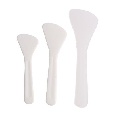 China PS 8.2cm Plastic Cosmetic Mask Spatula, PP White Cosmetic Facial Mask Mixing Spatula, Fan-shaped Face Cream Scoop for sale