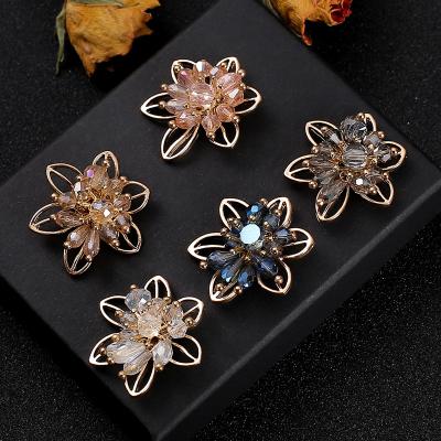 China Gold Environmental Friendly Flower Handmade Vintage Clothing Accessory Large Size Luxury Jewelry Accessory for sale