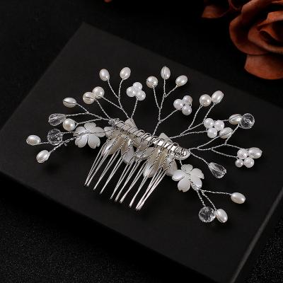 China Fashionable Handmade White Crystal Pearl Hair Comb Banquet Wedding Hair Accessories Clip Wedding Bridal Combs for sale