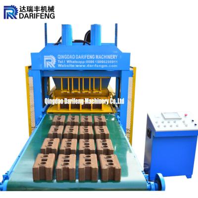 Cina Hot selling DF4-10 interlocking hydraulic mud bricks making machine fully automatic in vendita