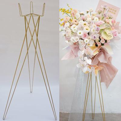 China Modern Opening Flower Basket Metal Tripod Flower Stand Wedding Road Lead Bracket Three Opening Generations for sale