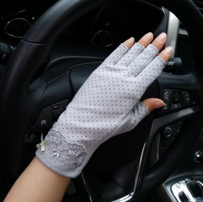 China Workout Stylish Cotton Women Summer Sunscreen Half Finger UV-Protection Unlined Workout Gloves for sale