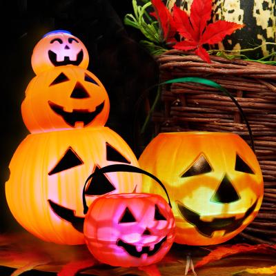 China Festival Decoration Popular Pick LED Lighted Plastic Pumpkin Lantern Bucket Candy Halloween With Handle for sale