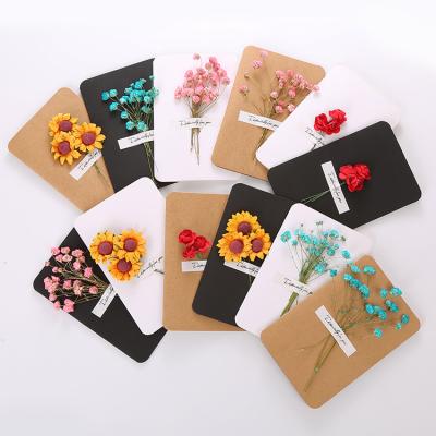 China Creative Diy Europe Message Blessing Card Folding Kraft Cardboard Valentine Postcard Handmade Dry Flower Gift Voucher Cards for sale