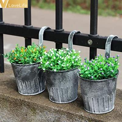 China Vlovelife 1pc Modern Vintage Metal Iron Bucket Planter Railing Balcony Garden Fence Hanging Flower Pots Outdoor for sale