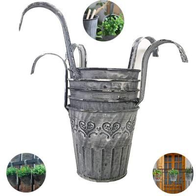 China CLASSIC Vintage Iron Planter Hanging Balcony Garden Fence Wall Vase Holders Dropshipping Vintage Metal Flower Bucket Flower Pot for sale