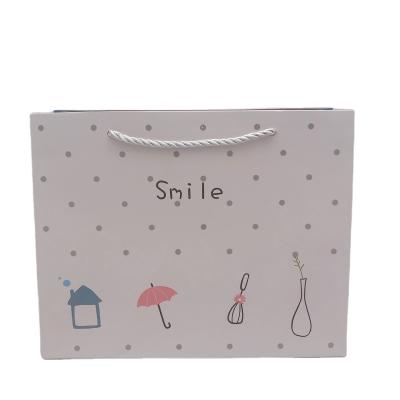 China 2021 Recyclable The Latest Handbag Gift Fashion Packaging Customizable Printed Paper Handbag for sale