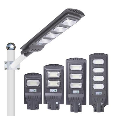 Chine Lumen élevé 5730 IP65 imperméable tout dans un réverbère solaire de allumage extérieur solaire du réverbère 30W 60W 90W 120W à vendre