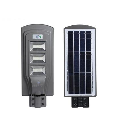 Chine IP65 a intégré intelligent tout dans un réverbère solaire de allumage extérieur mené solaire de réverbère 20W 40W 60W à vendre