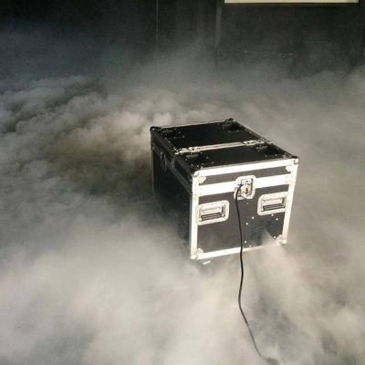 China 3000w water based dual fog machine low output hazer smoke machine HKM-9008 for sale