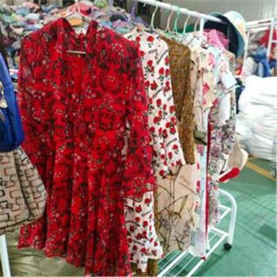 China Cheap Price Casual Used Clothes Mixed Sizes And Color Fashion Lady Style Summer Dress Women Used Dress Occasion Clothing for sale