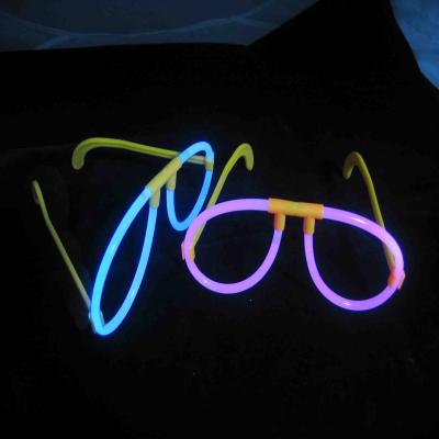 China PE& New Fashion Plastic Led Mini Glow Stick, Kids Birthday Party Supplies Wholesale Glow Stick for sale