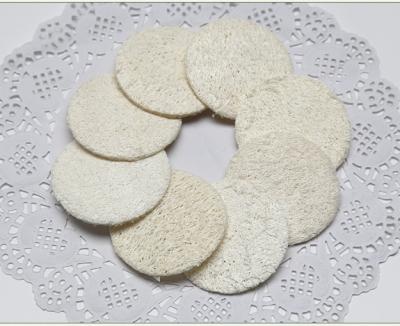 China All Natural Round Skin Tone Loofah Face Wash Pad Pads Exfoliating Facial Pad for sale