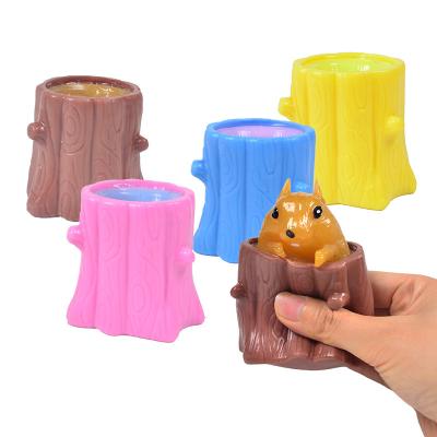 China New Hot Selling New And Weird Bestselling High Quality Hand Pinch Duct Squirrel Cup Squirrel Cup Animal Toy for sale