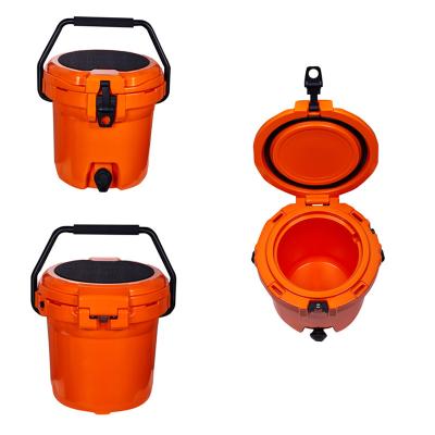 China Waterproof Cooler Bucket 2.5 Gallon Roto Mold Ice Hard Plastic Cooler Jugs for sale