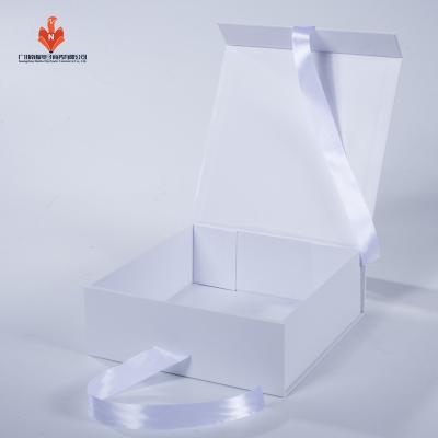 China AP03 Eco Friendly Materials Square Recycled Foldable White Custom Magnetic Gift Box With Magnetic Ribbon Closure for sale