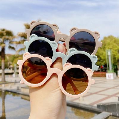 China Fashion sunglasses 2021 unbreakable photo trend baby sunglasses candy color round frame kids sunglasses uv400 bear for sale