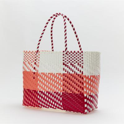 China Pure Handmade Unique Storage Hot Selling Wholesale Goods Summer Colorful Plastic Woven Tote Bag Large Capacity for sale