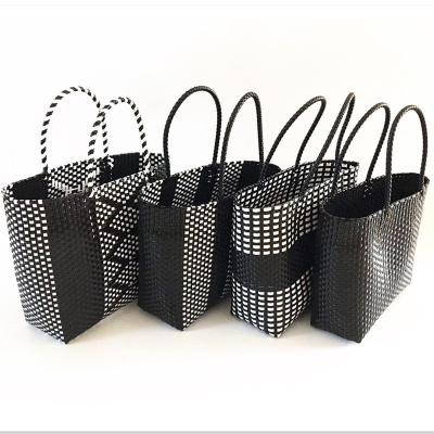 China Lady Fancy Durable Tube Summer Straw Beach PP Woven Strap Hollow Plastic Woven Handbags for sale