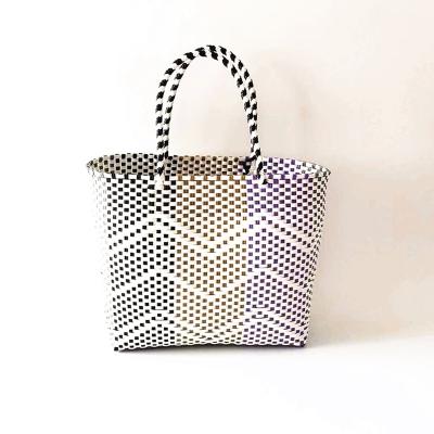 China Durable Wholesale Women Woven Beach Baskets Straw Plastic Bags For Home for sale