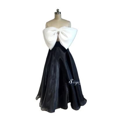 China Sleeveless Anti-Static Black Floor Lace Wedding Dress With White Bow for sale