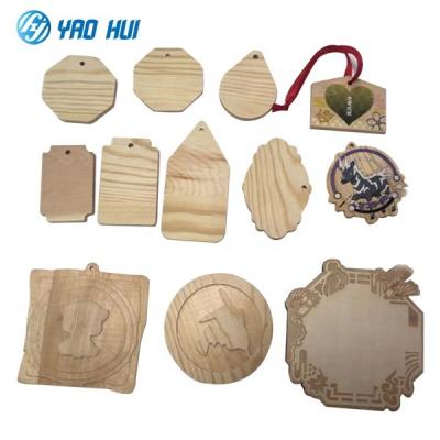 China Custom Japan Round Wood Ornament Cards Christmas Wooden Craft Signs With Holes Design Key Chain Pendant UV Printed Wooden Circles for sale