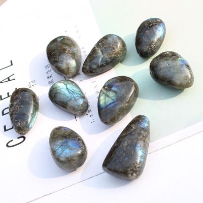 China Wholesale Gemstone Europe Tumbled Natural Stone Crystal Gemstone Labradorite Tumbled Labradorite for sale