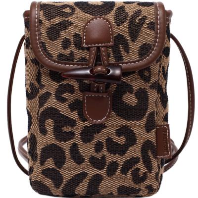 China Fasion Women's Leopard Print Mini 2021 New Trendy All-match Messenger Fashion Mobile Phone Bag for sale