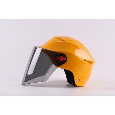 China Sun Shield Factory Direct Sales Bike Motorcycle Four Seasons Helmet Bicycle Equipment Adult Bicycle Accessories for sale