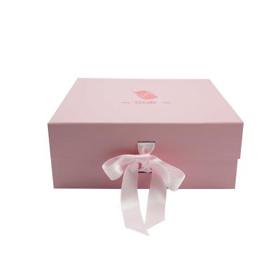 China recyclable & Handmade Bag Packaging Box Magnetic Foldable Packaging Box Gift Box With Ribbon for sale