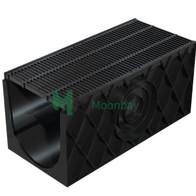 China 400x400mm Modern HDPE Rainwater Plastic Drain Channel With Stainless Steel Cover for sale