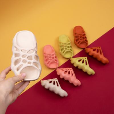 China 2021 New Designer Sandals Baby Shoes Skull Spider Web EVA Slider Indoor Non-Slip Kids Anti-Slippery Bathroom Slides For Kids Slippers for sale