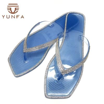 China Newest Design Fashion Trend Design Women's Jelly Shoes Flat Luxury Crystal Transparent Strappy FootwearSlides Female Slippers for Ladies Flip Flops for sale