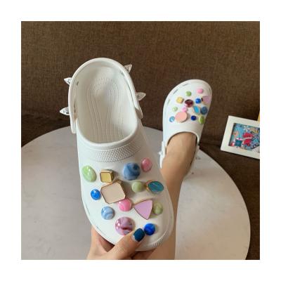 China New Charm Fashion Design Garden Shoe Accessories Clogs Beautiful Crysta Flower Slides Shoes Slippers Buckles Sandals For Clogs for sale