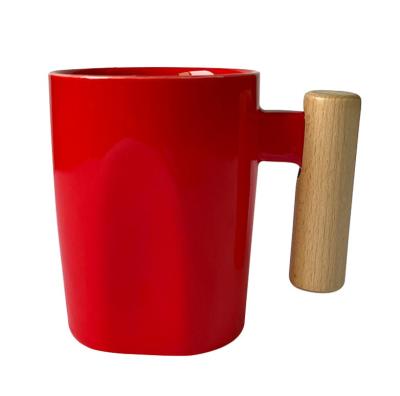 China Sustainable New arrival  big capacity ceramic milk coffee mug glazed customized mug with wooden handle for sale