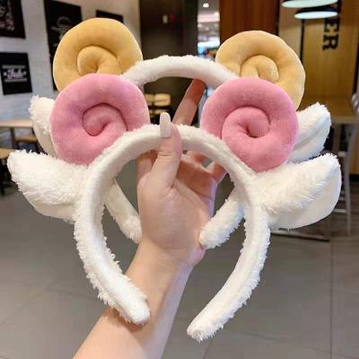 China Cartoon Horn Plush Hair Circle Lambswool Horn Hair Band Plush Ball Hair Decoration Quick Dry Headband For Girl for sale