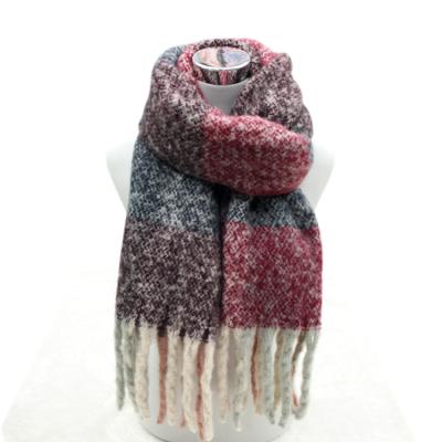 China Popular ladies scarf autumn and winter plaid shawl use comfortable oversized thick scarf for sale